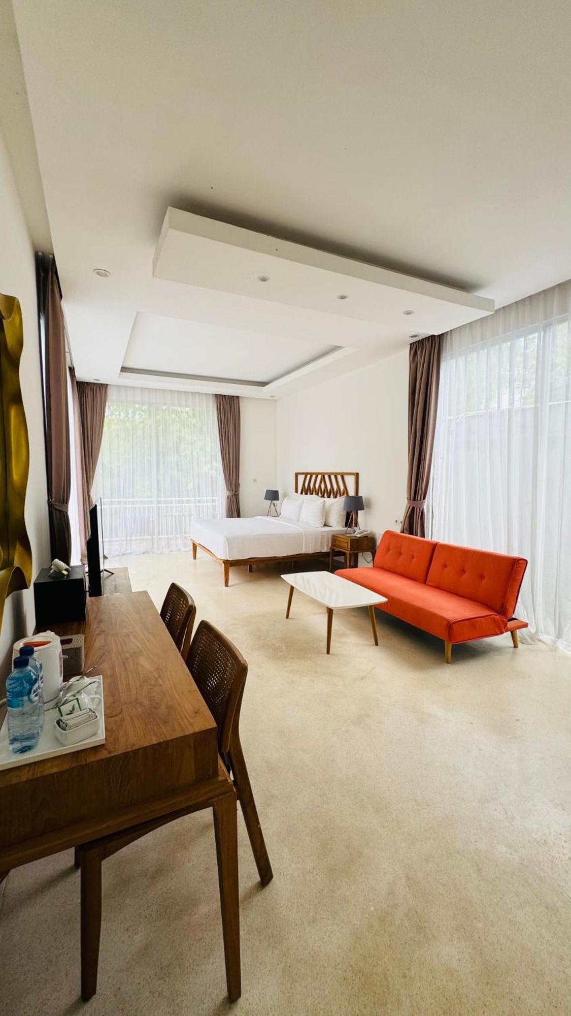 3bd With Private Pool At Famvida *